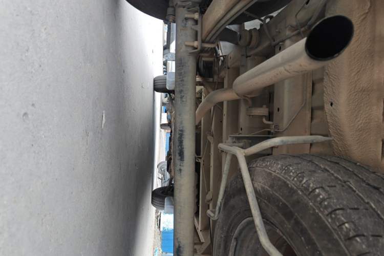 Used SAIC MAXUS Xintu V80 2019 2.5T Classic Edition 6-Speed Manual – Aoyuntong Short Wheelbase Mid-Height Design 5/6 Seats Chassis Rear