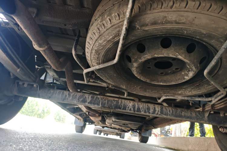 Used SAIC MAXUS Xintu V80 2019 2.5T Classic Version 6-Speed Manual – Aoyuntong Modified Long Wheelbase Mid-Height 7-Seater Chassis Rear