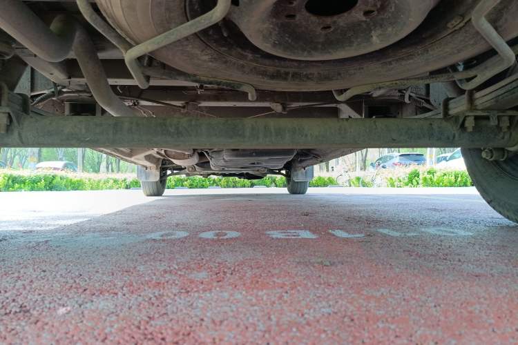 Used SAIC MAXUS Xintu V80 2019 2.5T Classic Version 6-Speed Manual – Aoyuntong Modified Long Wheelbase Mid-Height 7-Seater Chassis Rear