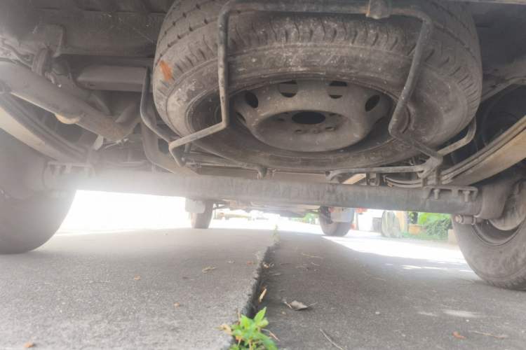 Used SAIC MAXUS Xintu V80 2019 2.5T Classic Version 6-Speed Manual – Aoyuntong Modified Long Wheelbase Mid-Height 7-Seater Chassis Rear
