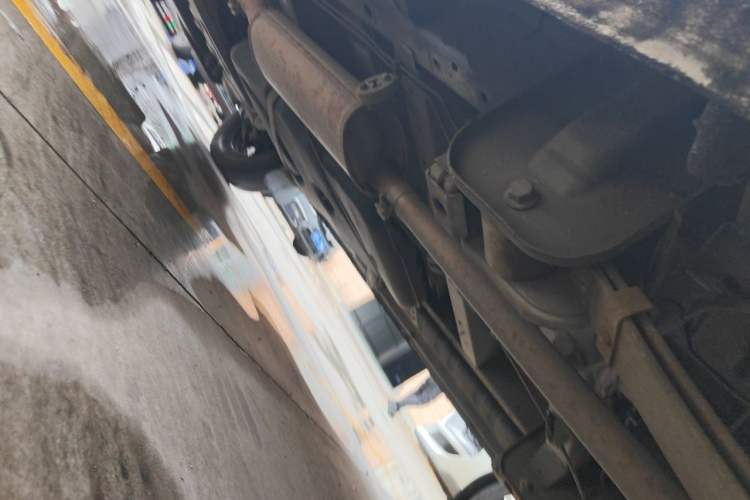 Used SAIC MAXUS Xintu V80 2019 2.5T Classic Edition 6-Speed Manual – Aoyuntong Short Wheelbase Mid-Height Design 5/6 Seats Chassis Rear Left
