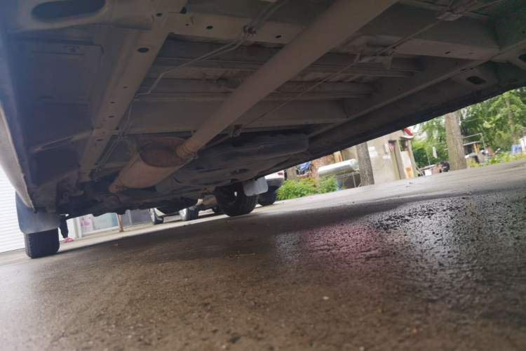 Used SAIC MAXUS Xintu V80 2019 2.5T Classic Version 6-Speed Manual – Aoyuntong Modified Long Wheelbase Mid-Height 7-Seater Chassis Rear Left