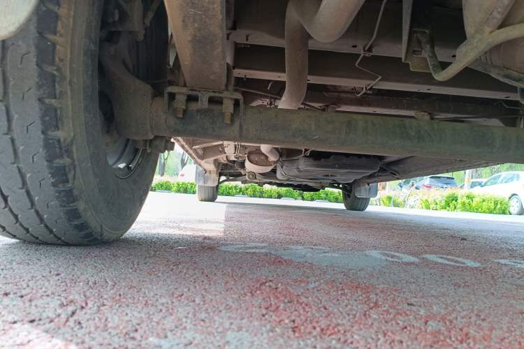 Used SAIC MAXUS Xintu V80 2019 2.5T Classic Version 6-Speed Manual – Aoyuntong Modified Long Wheelbase Mid-Height 7-Seater Chassis Rear Left