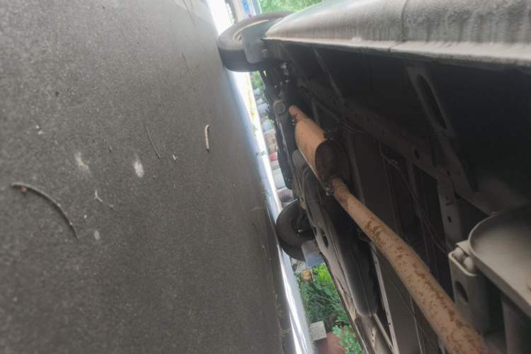 Used SAIC MAXUS Xintu V80 2019 2.5T Classic Version 6-Speed Manual – Aoyuntong Modified Long Wheelbase Mid-Height 7-Seater Chassis Rear Left