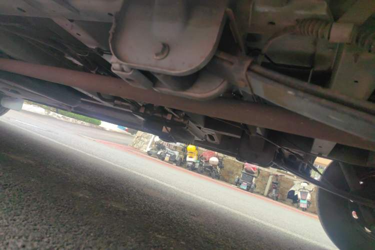 Used SAIC MAXUS Xintu V80 2019 2.5T Classic Version 6-Speed Manual – Aoyuntong Modified Long Wheelbase Mid-Height 7-Seater Chassis Rear Left