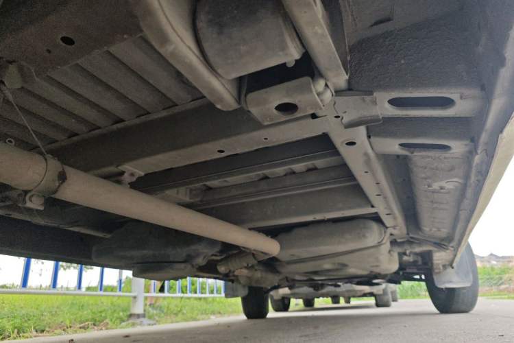 Used SAIC MAXUS Xintu V80 2019 2.0T Plus 6-speed Manual – Aotong Long Wheelbase Mid-Height 7-Seater Chassis Rear Right