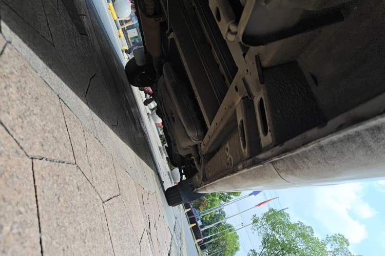 Used SAIC MAXUS Xintu V80 2019 2.5T Classic Version 6-Speed Manual – Aoyuntong Modified Long Wheelbase Mid-Height 7-Seater Chassis Rear Right