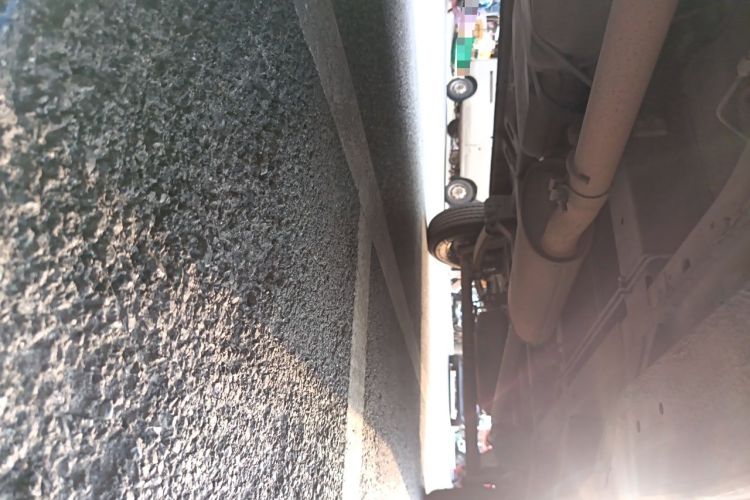 Used SAIC MAXUS Xintu V80 2019 2.5T Classic Model 6-Speed Manual Aotong Long Wheelbase Mid-Height 7-Seater Chassis Rear Right