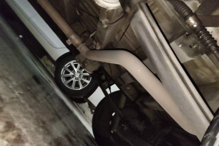 Used SAIC MAXUS Xintu V80 2019 2.0T Plus AMT Aoyuntong Long Wheelbase Mid-Roof 7-Seater Chassis Rear Right