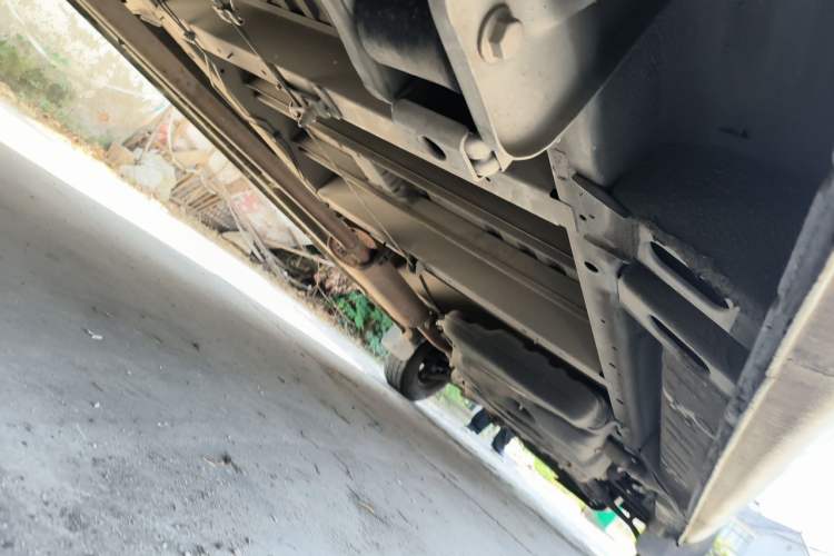 Used SAIC MAXUS Xintu V80 2019 2.5T Classic Version 6-Speed Manual – Aoyuntong Modified Long Wheelbase Mid-Height 7-Seater Chassis Rear Right