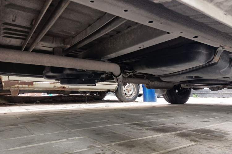 Used SAIC MAXUS Xintu V80 2019 2.0T Plus 6-speed Manual – Aotong Long Wheelbase Mid-Height 7-Seater Chassis Rear Right