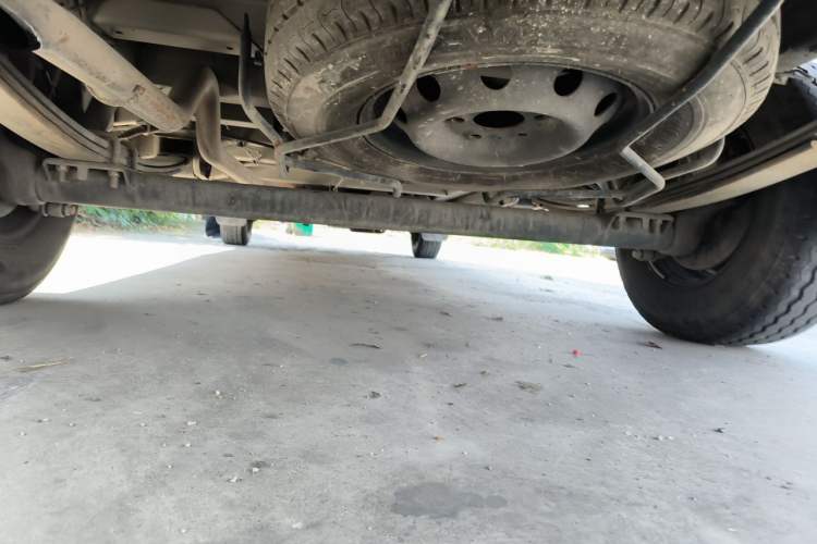 Used SAIC MAXUS Xintu V80 2019 2.5T Classic Version 6-Speed Manual – Aoyuntong Modified Long Wheelbase Mid-Height 7-Seater Chassis Rear
