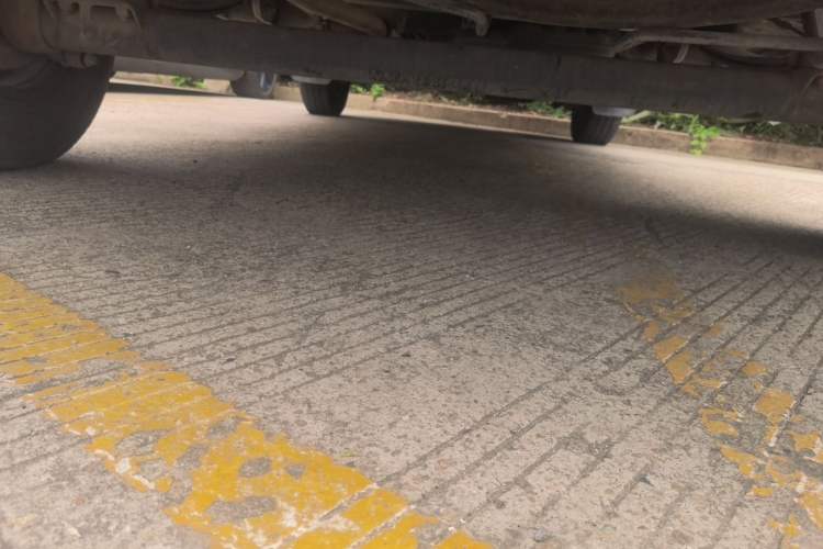Used SAIC MAXUS Xintu V80 2019 2.5T Classic AMT Aoyuntong Short Wheelbase Mid-Roof 5/6-Seater Chassis Rear