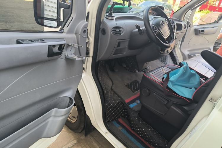 Used SAIC MAXUS Xintu V80 2019 2.5T Classic Edition 6-Speed Manual – Aoyuntong Short Wheelbase Mid-Height Design 5/6 Seats Driver Seat