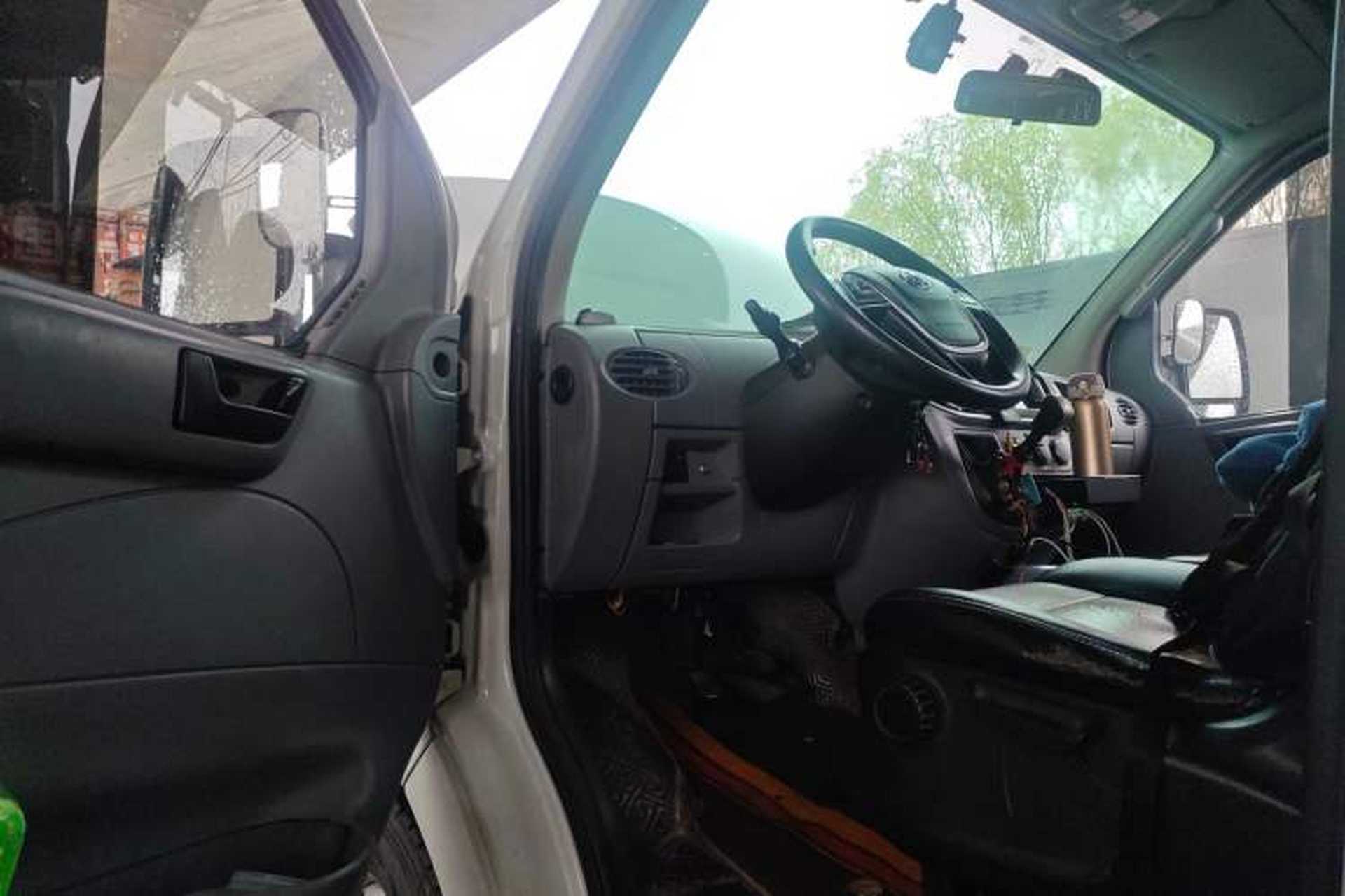 Used SAIC MAXUS Xintu V80 2019 2.5T Classic Version 6-Speed Manual – Aoyuntong Modified Long Wheelbase Mid-Height 7-Seater Driver Seat