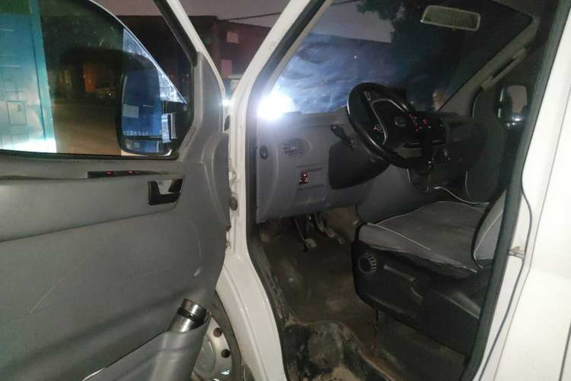 Used SAIC MAXUS Xintu V80 2019 2.5T Classic Model 6-Speed Manual Aotong Long Wheelbase Mid-Height 7-Seater Driver Seat