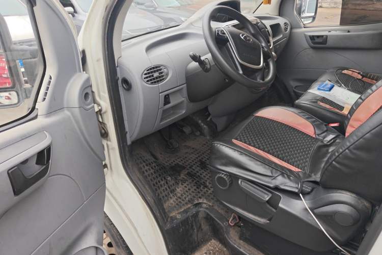 Used SAIC MAXUS Xintu V80 2019 2.5T Classic Edition 6-Speed Manual – Aoyuntong Short Wheelbase Mid-Height Design 5/6 Seats Driver Seat