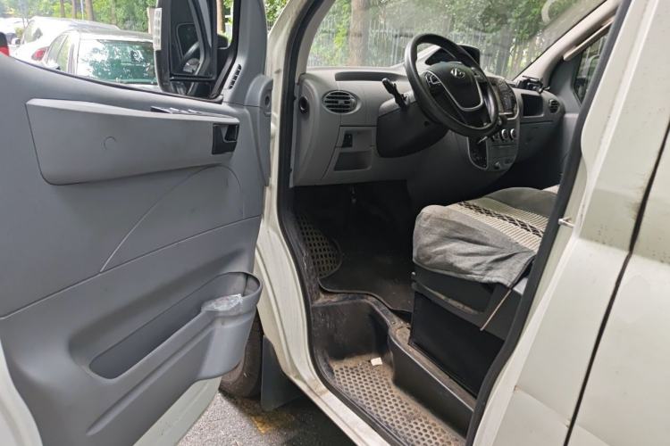 Used SAIC MAXUS Xintu V80 2019 2.5T Classic Model AMT Aoyuntong Facelifted Short Wheelbase Ultra-Low Roof 5/6-Seater Driver Seat
