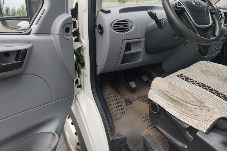 Used SAIC MAXUS Xintu V80 2019 2.0T Plus 6-speed Manual – Aotong Long Wheelbase Mid-Height 7-Seater Driver Seat