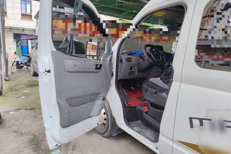 Used SAIC MAXUS Xintu V80 2019 2.5T Classic Model 6-Speed Manual Aotong Long Wheelbase Mid-Height 7-Seater Driver Seat