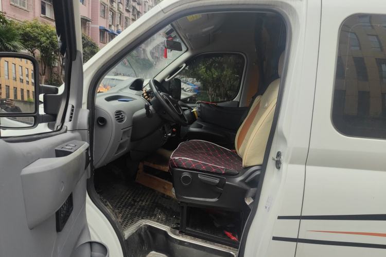 Used SAIC MAXUS Xintu V80 2019 2.5T Classic Model AMT Aoyuntong Long Wheelbase High-Roof 7-Seater Driver Seat