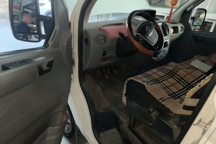 Used SAIC MAXUS Xintu V80 2019 2.5T Classic Edition 6-Speed Manual – Aoyuntong Long Wheelbase Mid-Roof 10-Seater Driver Seat
