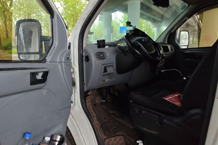 Used SAIC MAXUS Xintu V80 2019 2.5T Classic Version 6-Speed Manual – Aoyuntong Modified Long Wheelbase Mid-Height 7-Seater Driver Seat