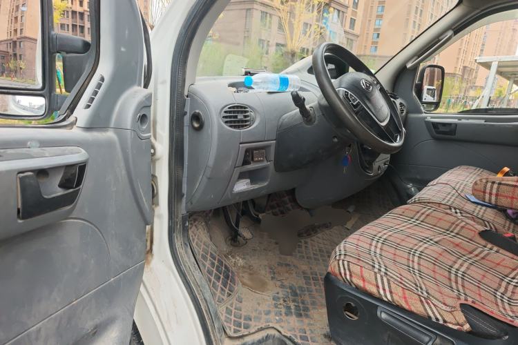Used SAIC MAXUS Xintu V80 2019 2.5T Classic Edition 6-Speed Manual – Aoyuntong Modified Version Short Wheelbase Mid-Height Roof 5/6 Seats Driver Seat