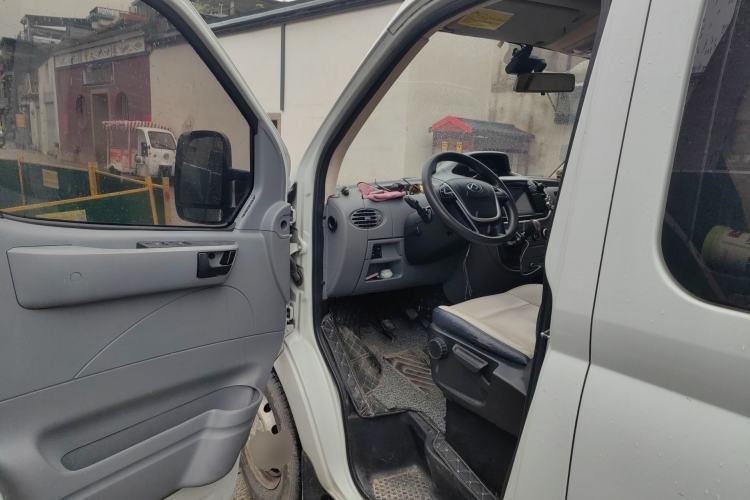 Used SAIC MAXUS Xintu V80 2019 2.5T Classic Model 6-Speed Manual Aotong Long Wheelbase Mid-Height 7-Seater Driver Seat