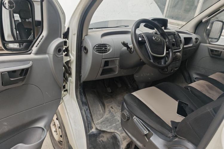 Used SAIC MAXUS Xintu V80 2019 2.5T Classic Edition 6-Speed Manual – Aoyuntong Short Wheelbase Mid-Height Design 5/6 Seats Driver Seat