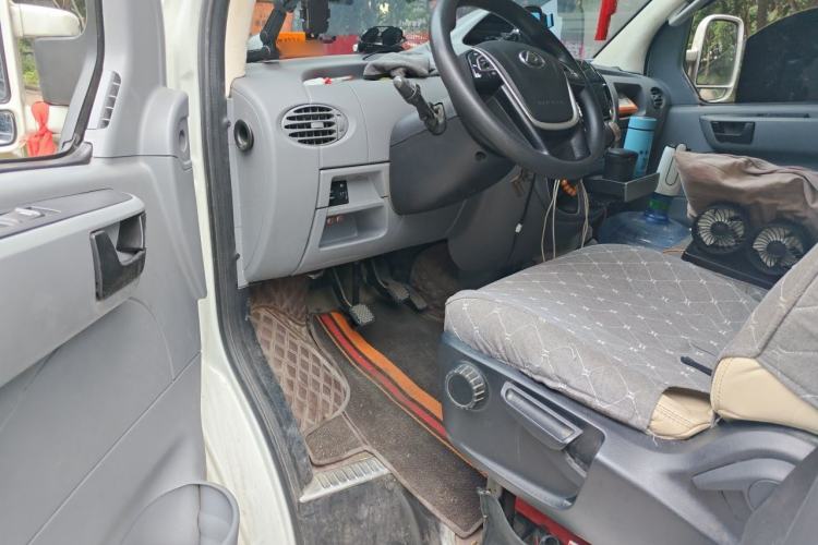 Used SAIC MAXUS Xintu V80 2019 2.5T Classic Version 6-Speed Manual – Aoyuntong Modified Long Wheelbase Mid-Height 7-Seater Driver Seat