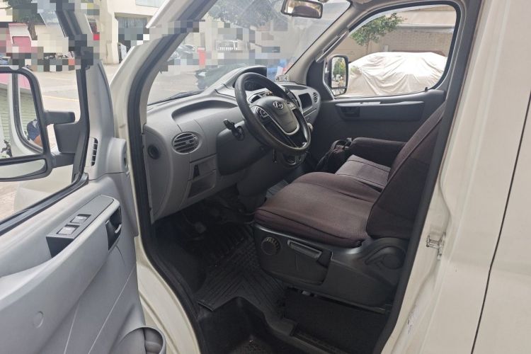 Used SAIC MAXUS Xintu V80 2019 2.5T Classic Model 6-Speed Manual Aotong Long Wheelbase Mid-Height 7-Seater Driver Seat