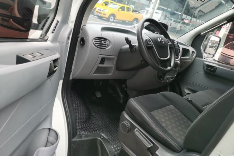 Used SAIC MAXUS Xintu V80 2019 2.5T Classic Version 6-Speed Manual – Aoyuntong Modified Long Wheelbase Mid-Height 7-Seater Driver Seat