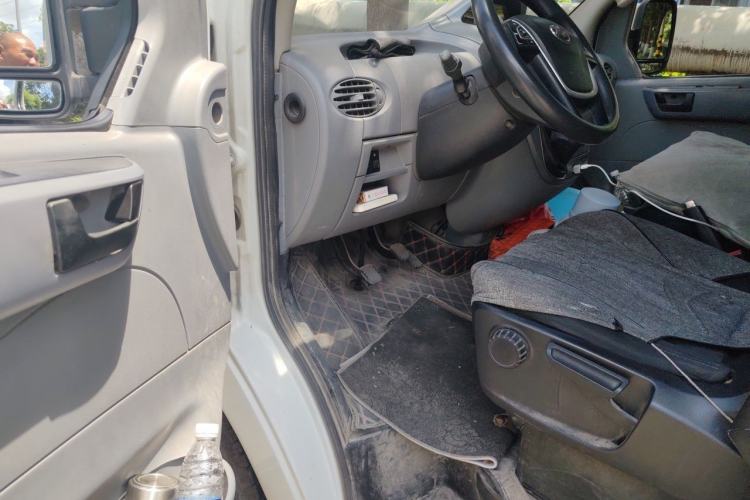 Used SAIC MAXUS Xintu V80 2019 2.5T Classic Version 6-Speed Manual – Aoyuntong Modified Long Wheelbase Mid-Height 7-Seater Driver Seat