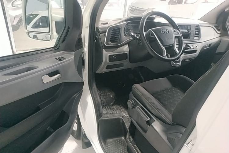 Used SAIC MAXUS Xintu V80 2019 2.0T Plus AMT Aoyuntong Short Wheelbase Ultra-Low Roof 5/6-Seater Driver Seat