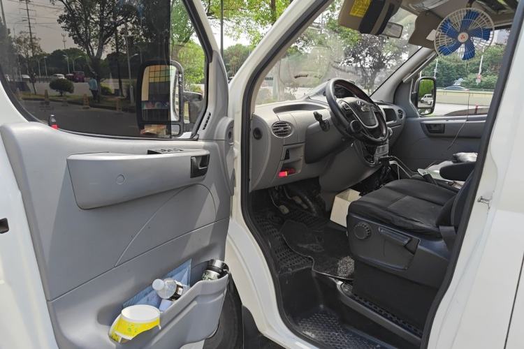 Used SAIC MAXUS Xintu V80 2019 2.5T Classic Version 6-Speed Manual – Aoyuntong Modified Long Wheelbase Mid-Height 7-Seater Driver Seat