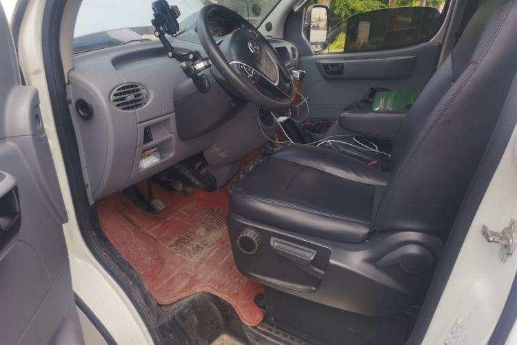 Used SAIC MAXUS Xintu V80 2019 2.5T Classic Version 6-Speed Manual – Aoyuntong Modified Long Wheelbase Mid-Height 7-Seater Driver Seat