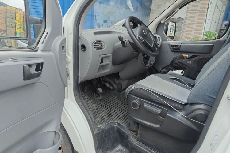 Used SAIC MAXUS Xintu V80 2019 2.5T Classic Edition 6-Speed Manual – Aoyuntong Short Wheelbase Mid-Height Design 5/6 Seats Driver Seat