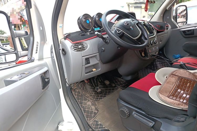 Used SAIC MAXUS Xintu V80 2019 2.5T Classic Model 6-Speed Manual Aotong Long Wheelbase Mid-Height 7-Seater Driver Seat