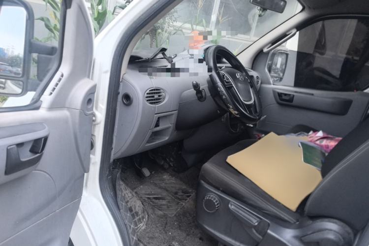Used SAIC MAXUS Xintu V80 2019 2.5T Classic Model 6-Speed Manual Aotong Long Wheelbase Mid-Height 7-Seater Driver Seat