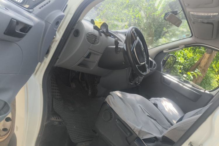 Used SAIC MAXUS Xintu V80 2019 2.5T Classic Version 6-Speed Manual – Aoyuntong Modified Long Wheelbase Mid-Height 7-Seater Driver Seat