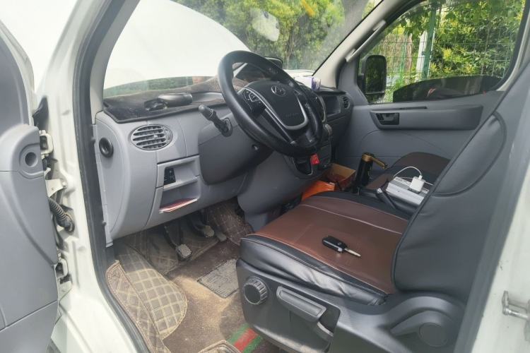 Used SAIC MAXUS Xintu V80 2019 2.5T Classic Model 6-Speed Manual Aotong Long Wheelbase Mid-Height 7-Seater Driver Seat
