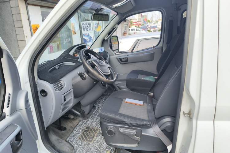 Used SAIC MAXUS Xintu V80 2019 2.0T Plus AMT Aoyuntong Short Wheelbase Mid-Roof 5/6-Seater Driver Seat