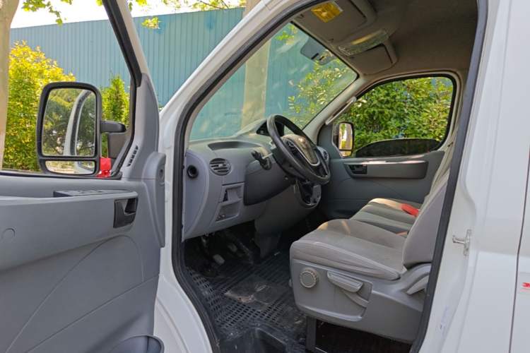 Used SAIC MAXUS Xintu V80 2019 2.5T Classic 6-Speed Manual Van Short Wheelbase Mid-Roof Design 2/3 Seats Driver Seat