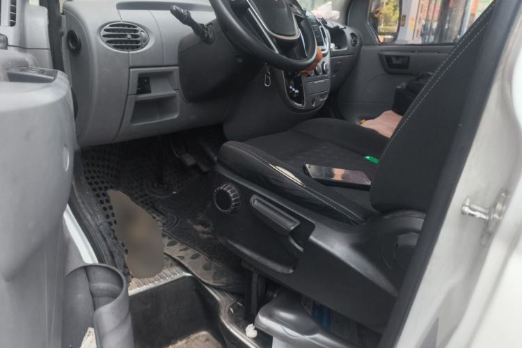 Used SAIC MAXUS Xintu V80 2019 2.5T Classic Model AMT Aoyuntong Short Wheelbase Ultra-Low Roof 5/6-Seater Driver Seat