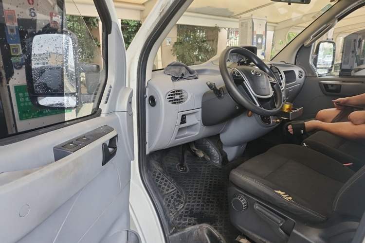 Used SAIC MAXUS Xintu V80 2019 2.5T Classic Model AMT Aoyuntong Short Wheelbase Ultra-Low Roof 5/6-Seater Driver Seat