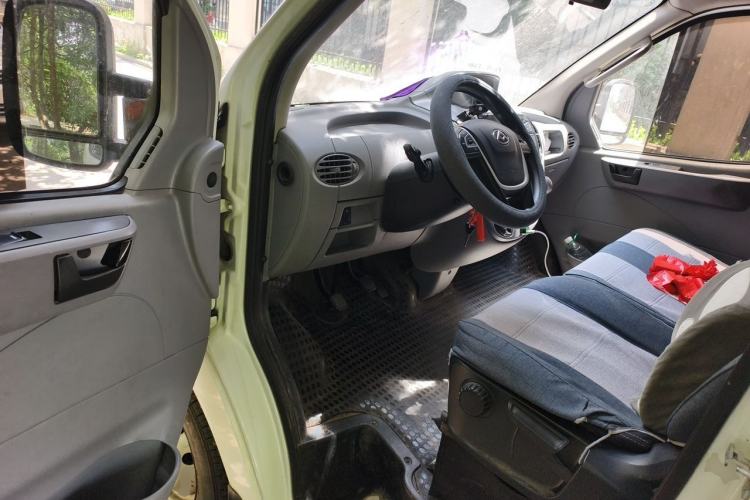 Used SAIC MAXUS Xintu V80 2019 2.5T Classic Edition 6-Speed Manual – Aoyuntong Modified Version Short Wheelbase Mid-Height Roof 5/6 Seats Driver Seat