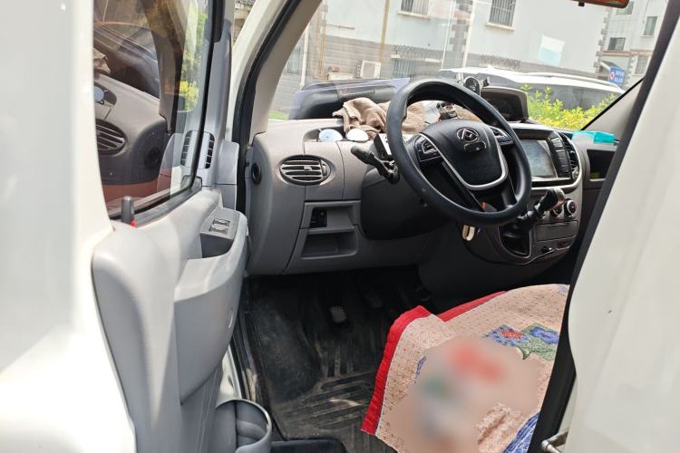 Used SAIC MAXUS Xintu V80 2019 2.5T Classic Version 6-Speed Manual – Aoyuntong Modified Long Wheelbase Mid-Height 7-Seater Driver Seat
