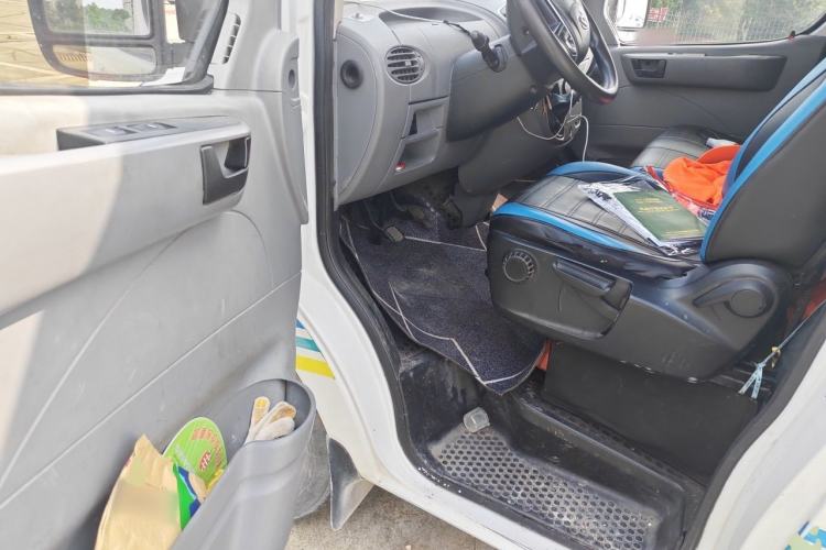 Used SAIC MAXUS Xintu V80 2019 2.5T Classic Edition 6-Speed Manual – Aoyuntong Short Wheelbase Mid-Height Design 5/6 Seats Driver Seat