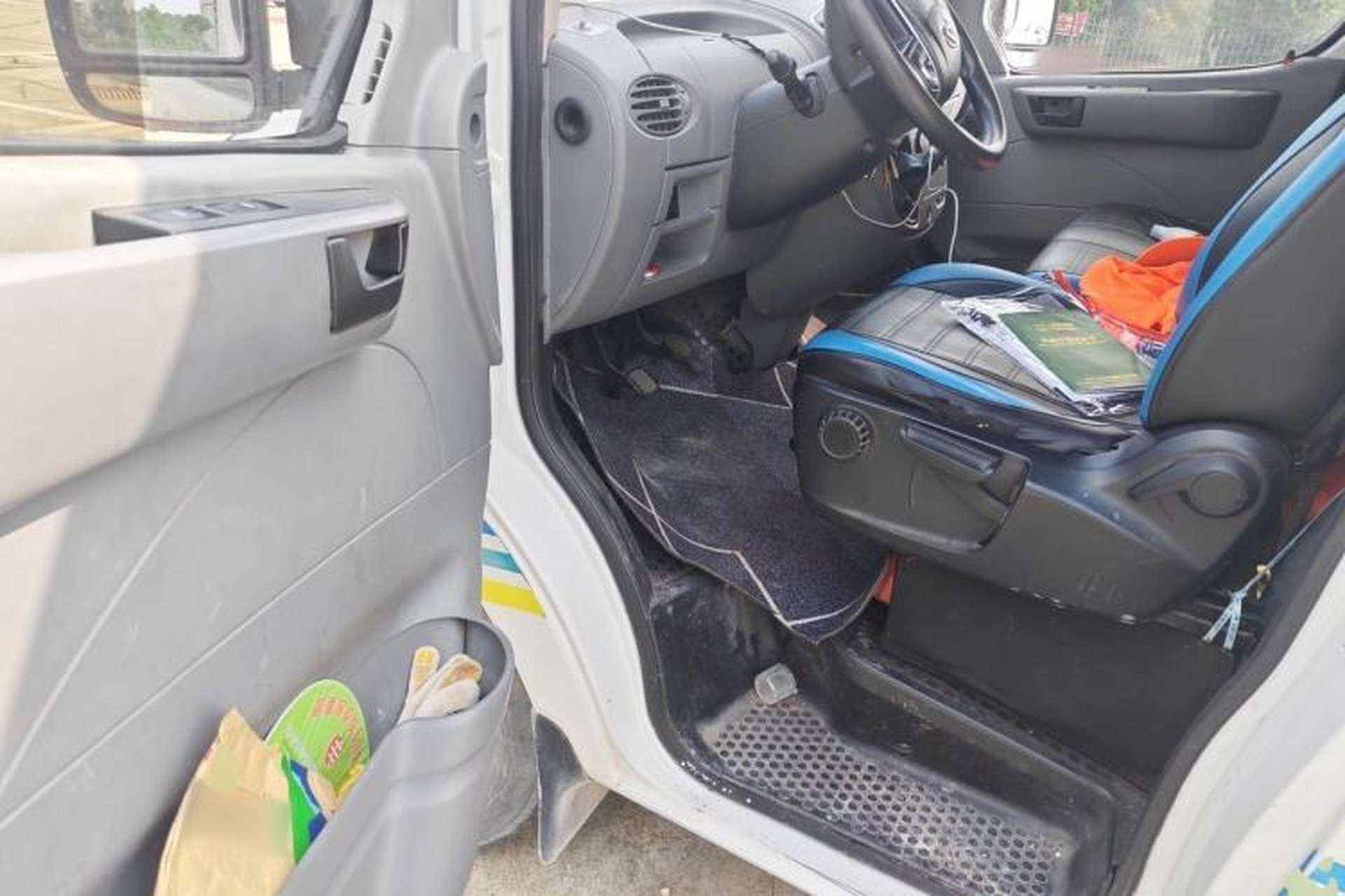 Used SAIC MAXUS Xintu V80 2019 2.5T Classic Edition 6-Speed Manual – Aoyuntong Short Wheelbase Mid-Height Design 5/6 Seats Driver Seat